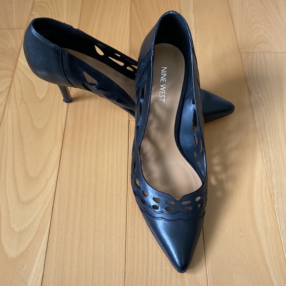 Nine West Black Leather Pumps - Picture 3 of 8